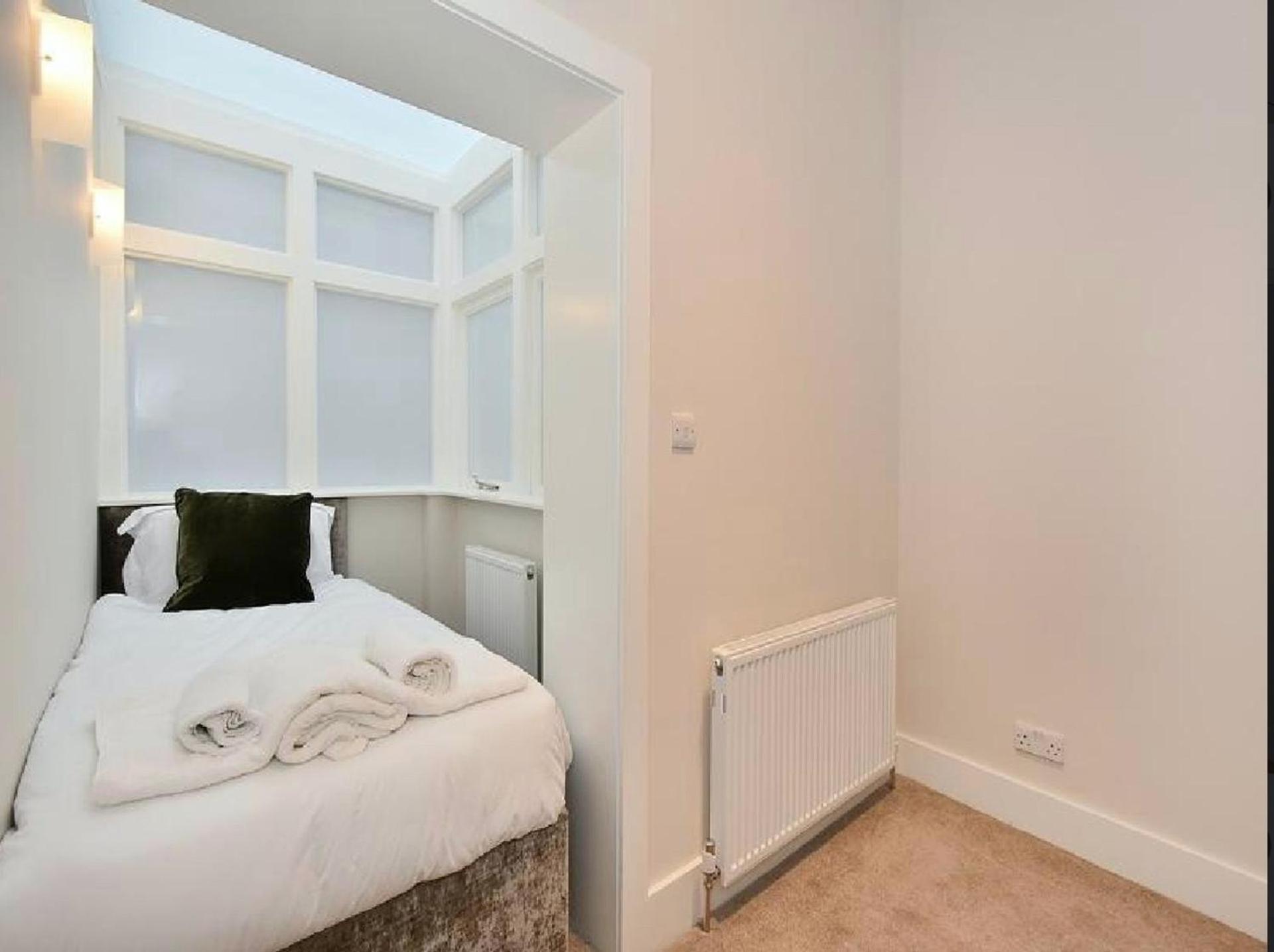 South Kensington Flat 3 Bedrooms & Outdoor Terrace Apartment *