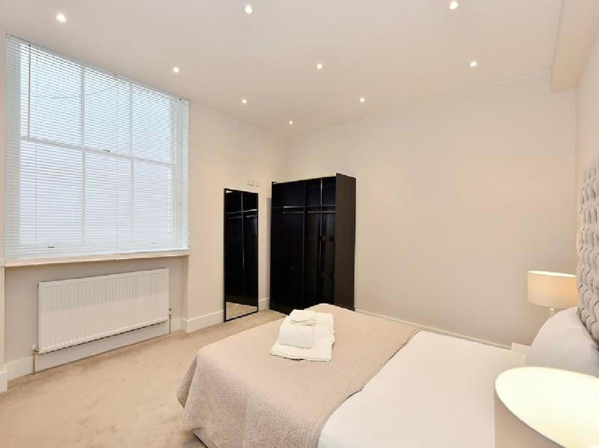 South Kensington Flat 3 Bedrooms & Outdoor Terrace Apartment *
