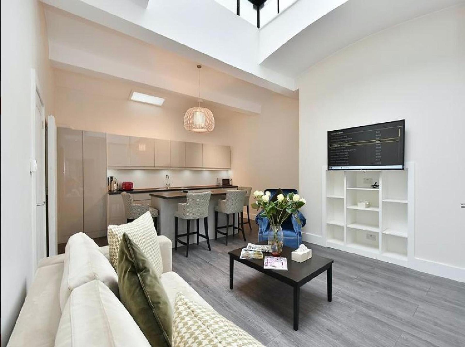 Apartment South Kensington Flat 3 Bedrooms & Outdoor Terrace *