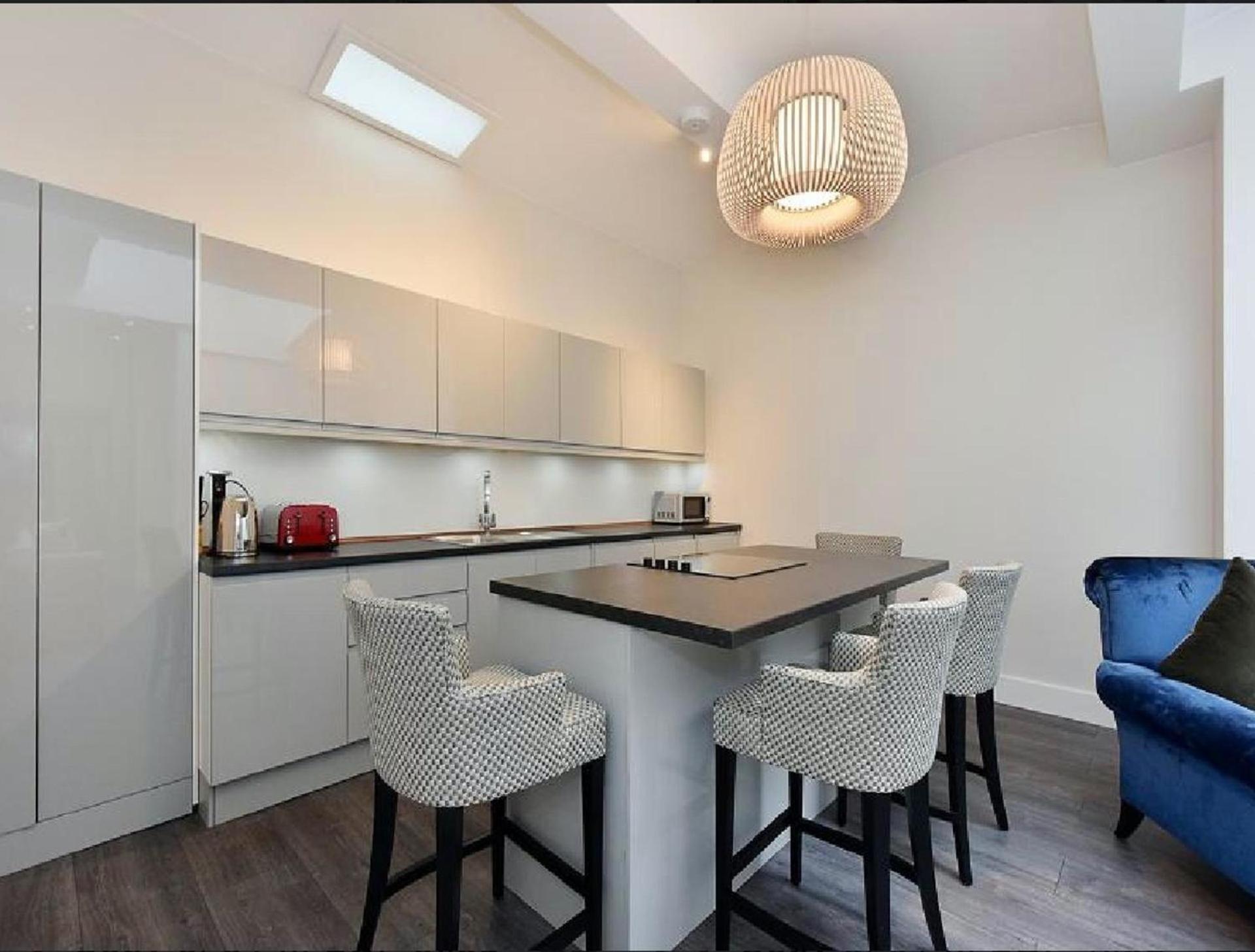 South Kensington Flat 3 Bedrooms & Outdoor Terrace * London